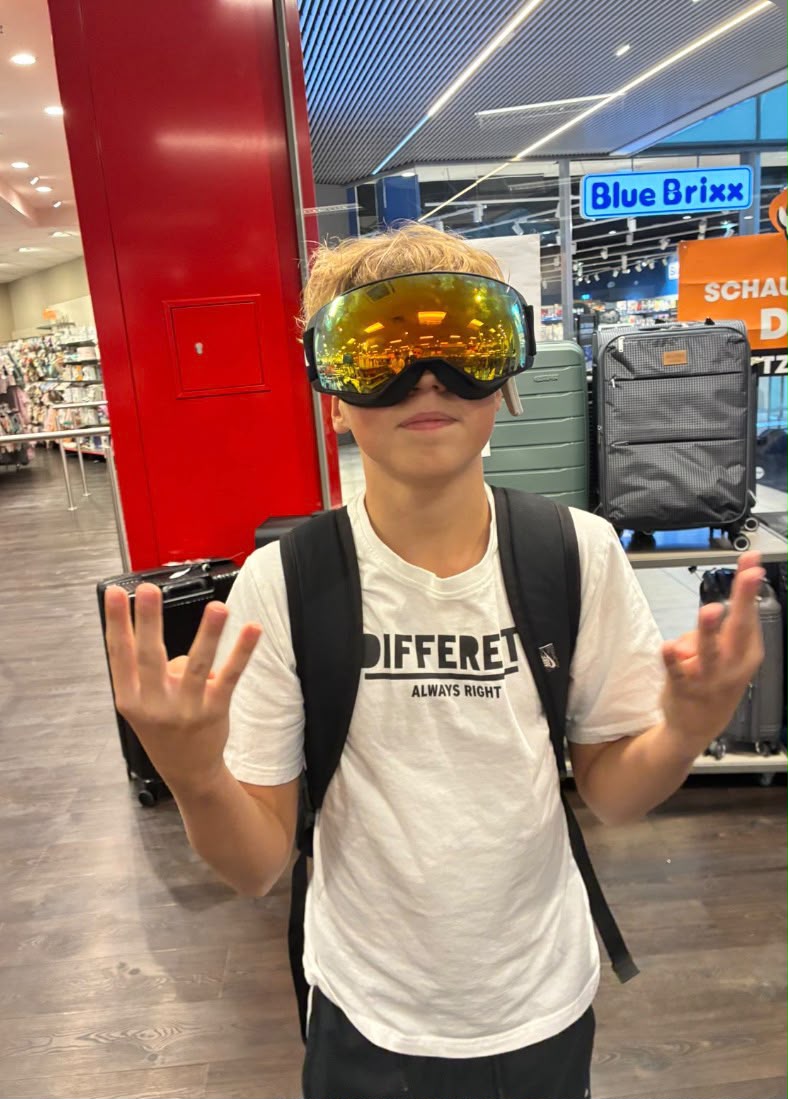 Leon, ASHEZ clipper based in Europe, wearing ski goggles and a backpack